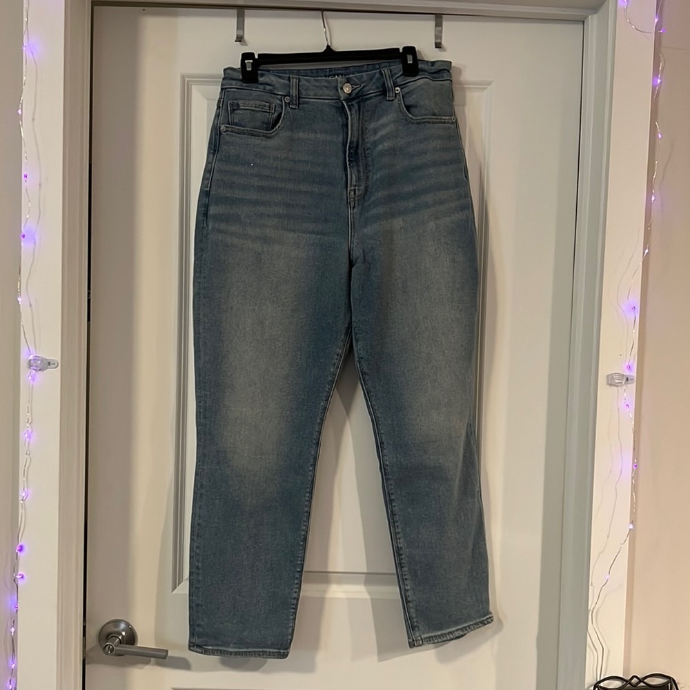 Never-worn, size 12 American Eagle Jeans in the “Curvy Mom” fit ✨